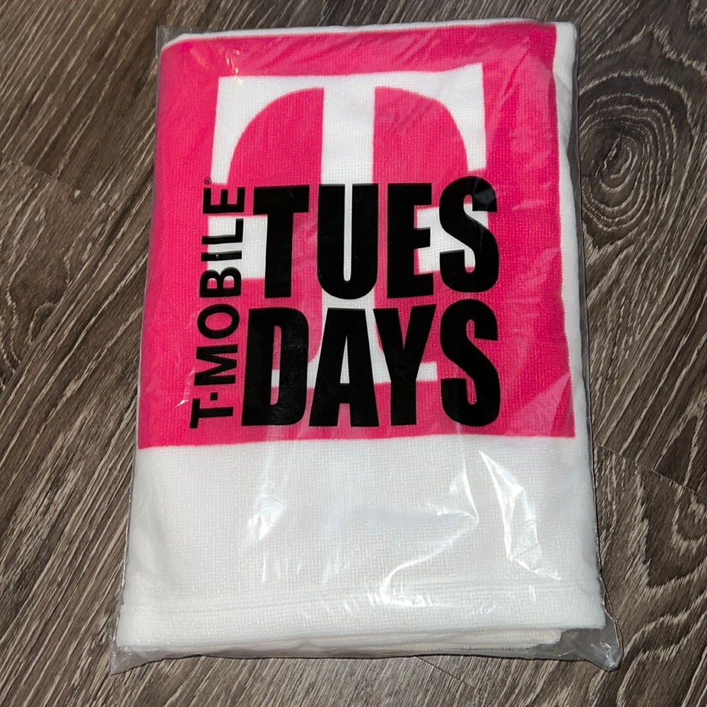 T-Mobile Beach Towel -NIP